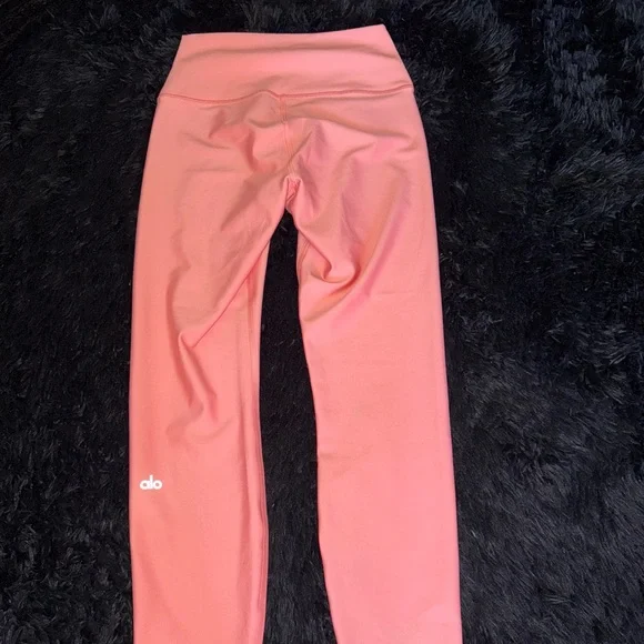 Coral orange Alo 7/8 length leggings - Picture 3 of 5